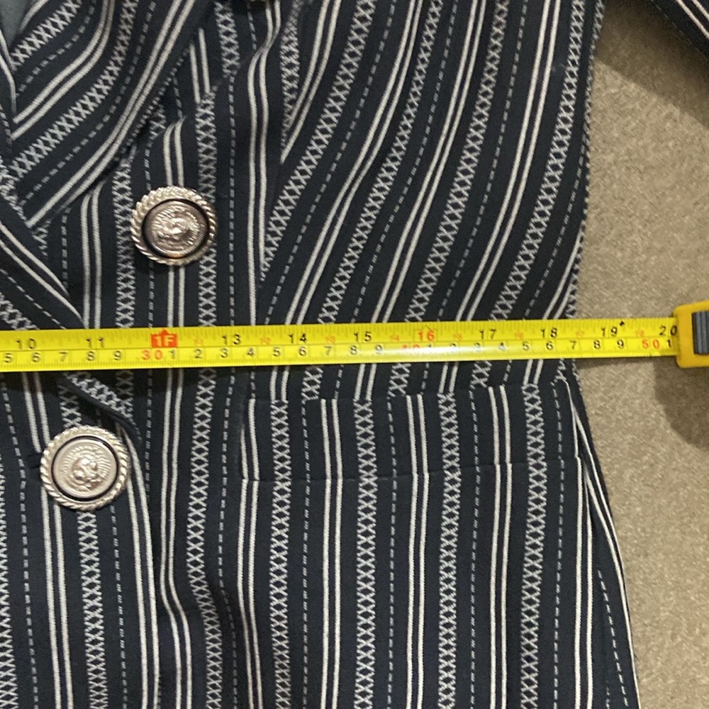 Beautiful, vesace blazer, no lowballs - Picture 6 of 12